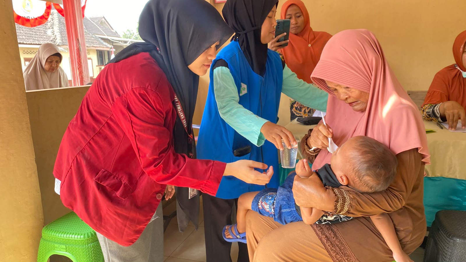 Belajar dari Masyarakat, Mahasiswa KKN STIT Muhammadiyah Dampingi Layanan Posyandu di Sidorejo