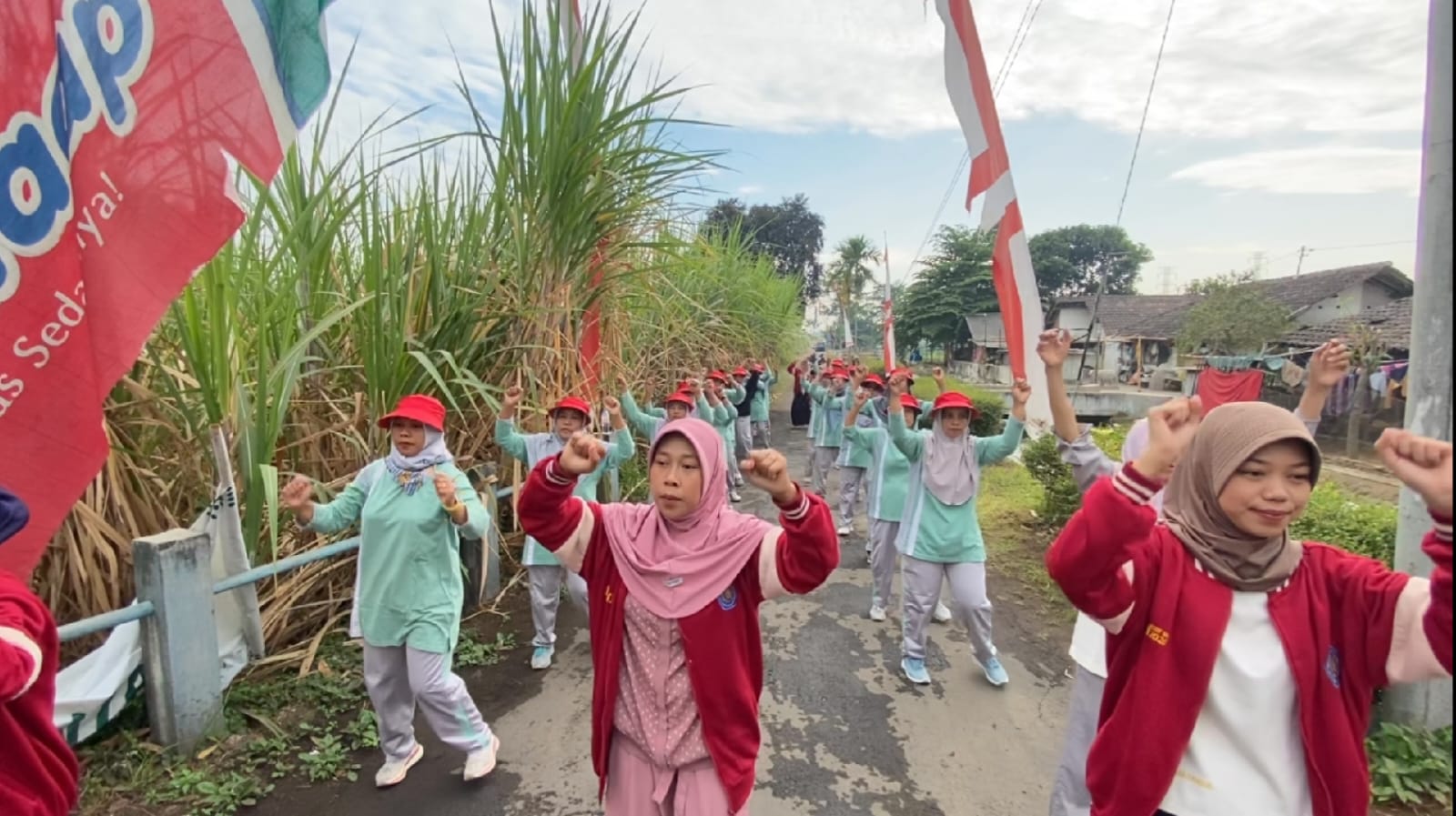 Melalui Senam Bersama, Mahasiswa KKN Dorong Kesadaran Hidup Sehat di Kebonagung