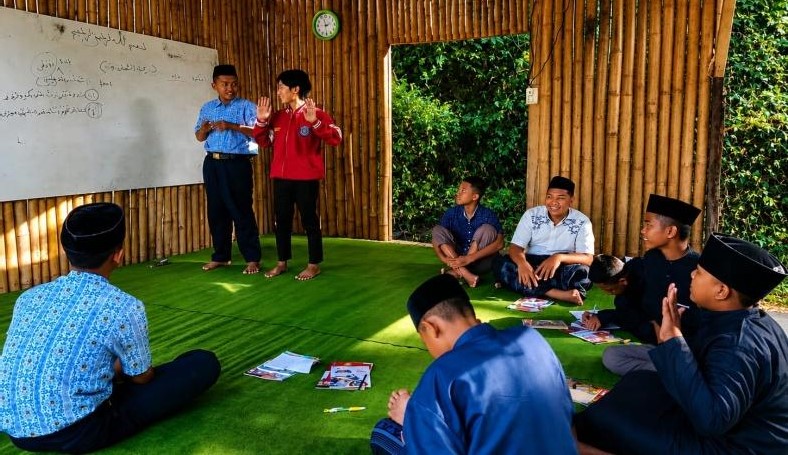 Membentuk Generasi Rabbani Melalui Pembelajaran Praktik Salat di MBS Al-Fajr