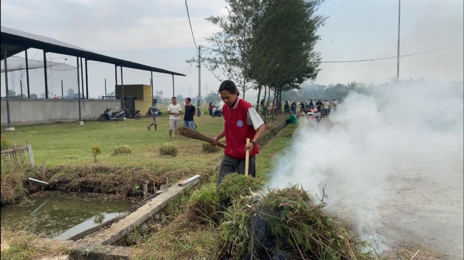 Mahasiswa KKN STIT Muhammadiyah Lumajang Revitalisasi Kolam, Dorong Budidaya Ikan Berbasis Pemberdayaan Masyarakat